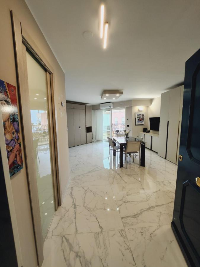 Exclusive Panoramic Sea View In Victoria Apartment